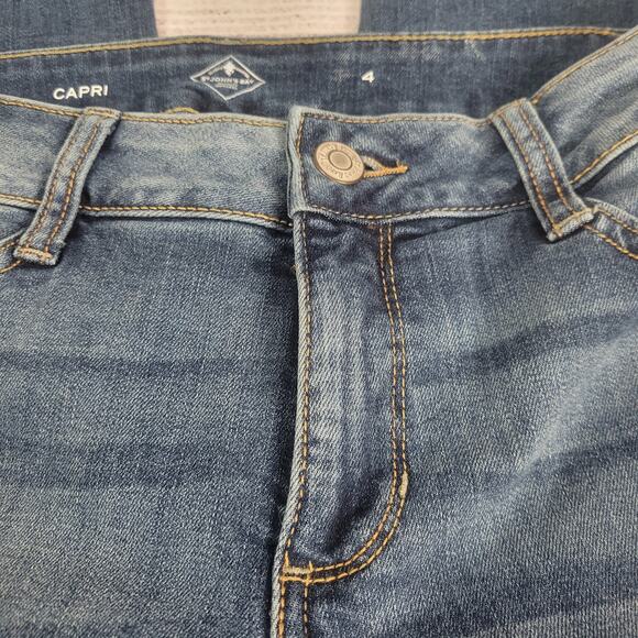 St. John's Bay Capri Jeans Size 4 - Picture 2 of 12